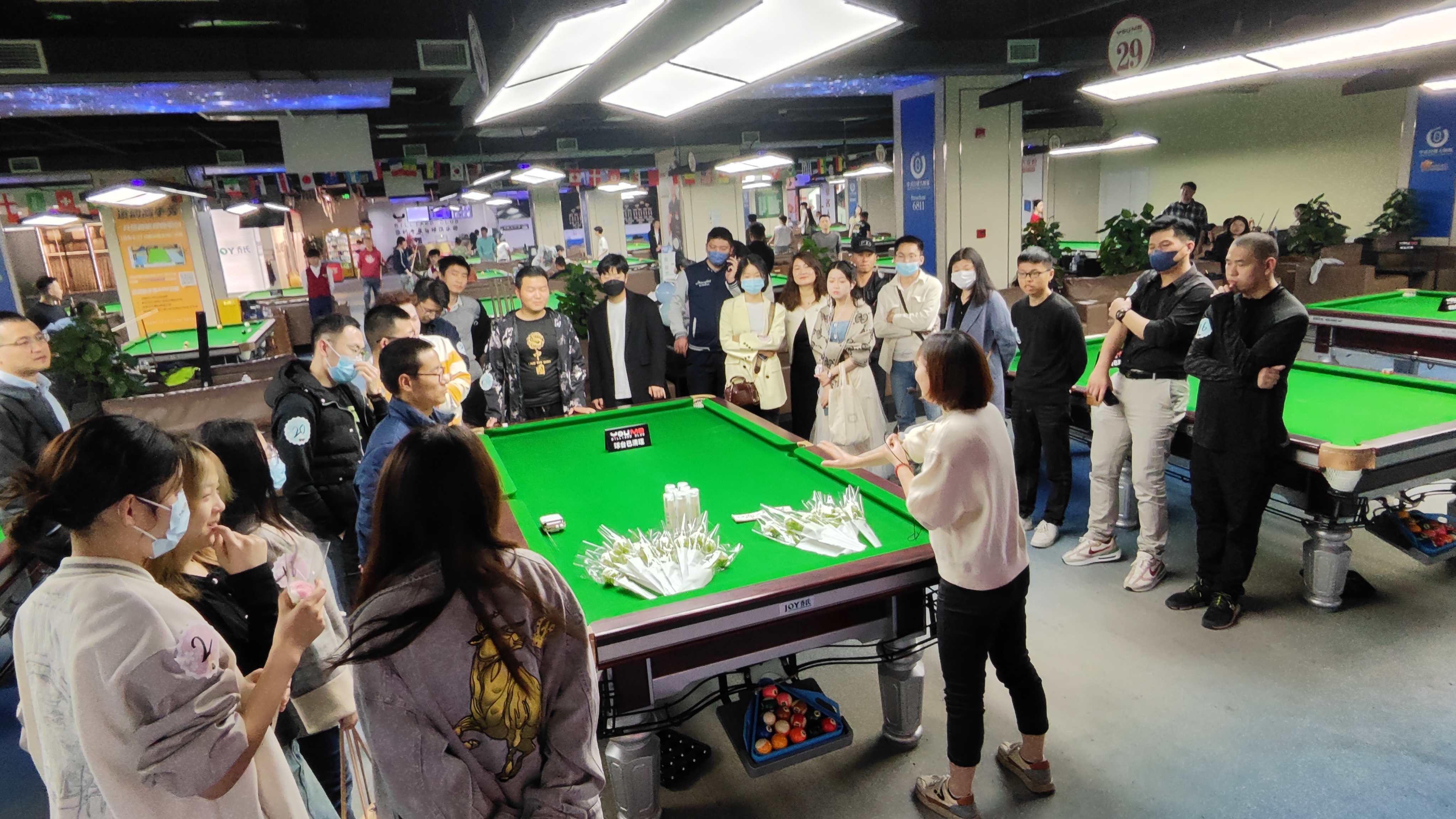 水晶城“碰出火花，撞进心扉”交友派对活动圆满进行