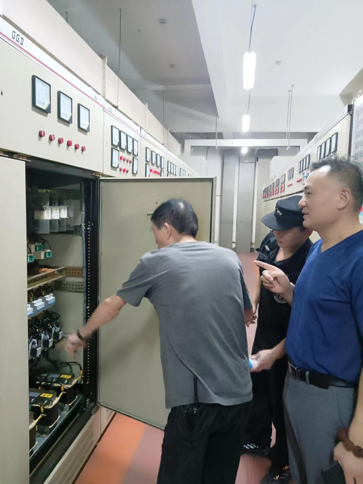 当好商城安全“守夜人”！钱江商城发展安全夜查行动