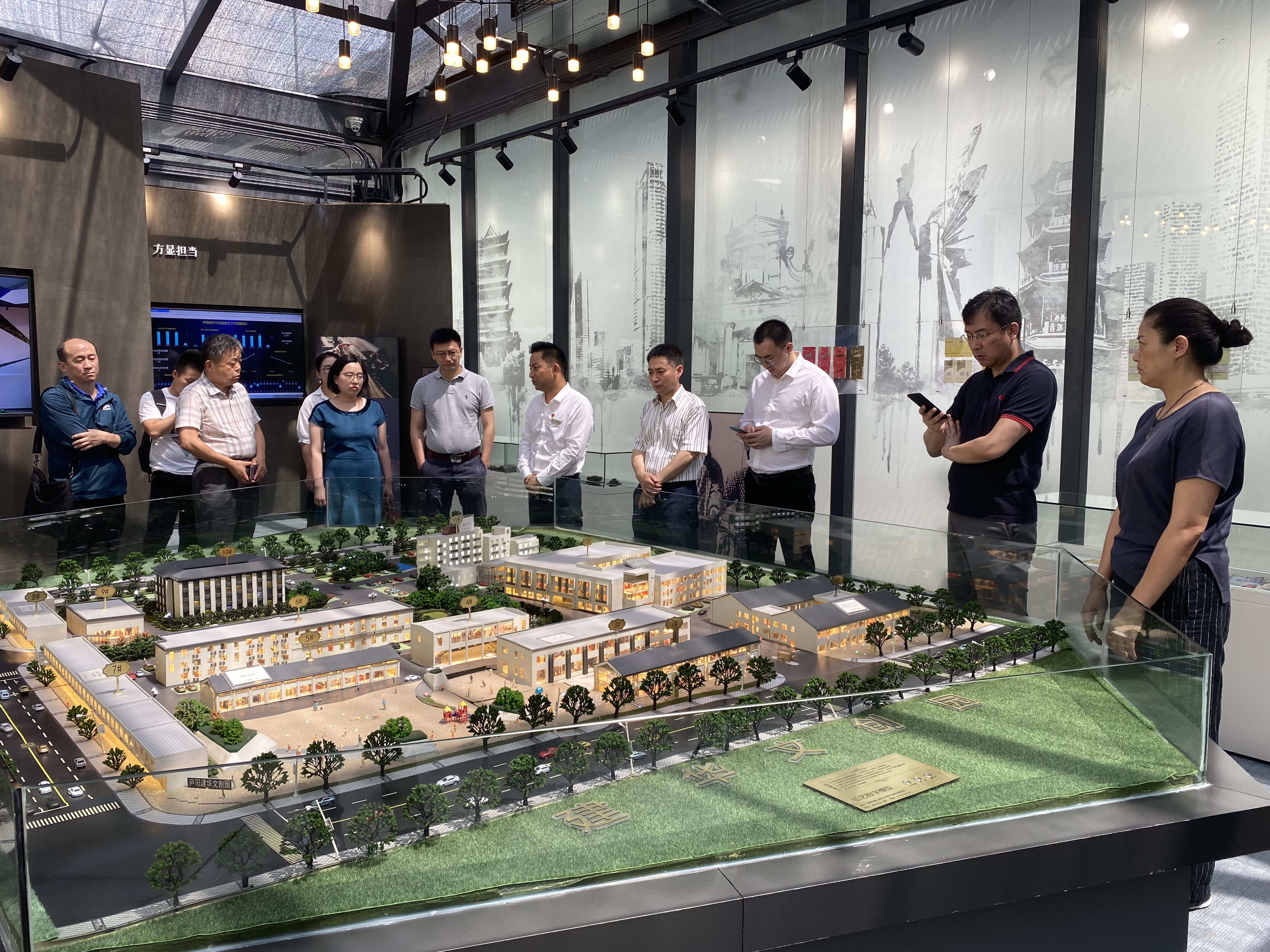 合肥市投促局副局长胡亚斌 率来肥企业家光临庐阳CQ9电子文创园互换