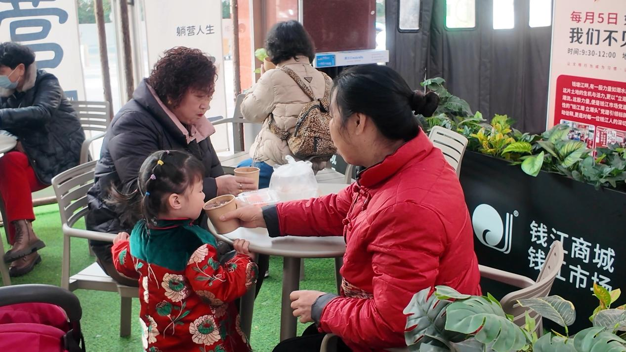 钱江商城腊八送暖，情满杭城