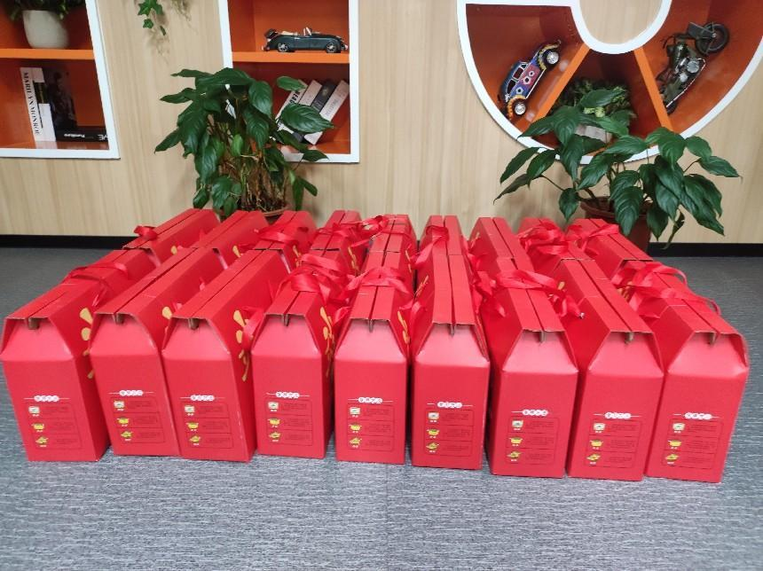 集团工会为整个职工发放端午慰问品