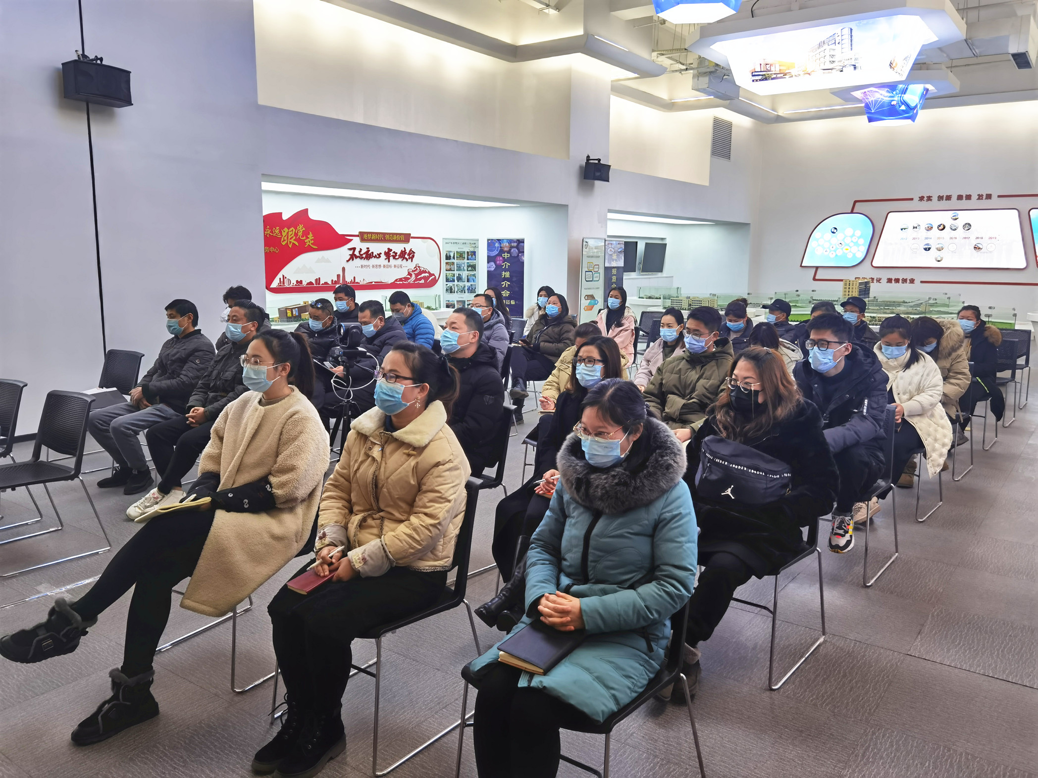 新指标 新起航——CQ9电子文创集团召开2021年第一次员工大会