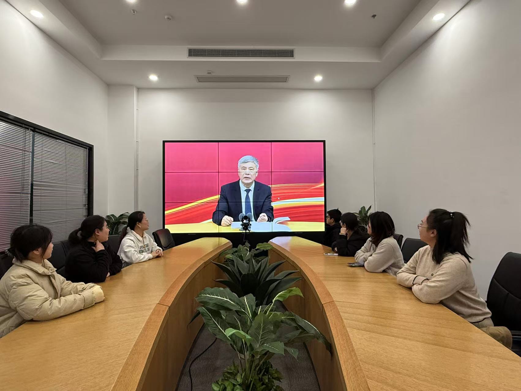 CQ9电子文创集团行政党支部发展“深刻进建贯彻党的二十届三中全会心灵”主题党日活动