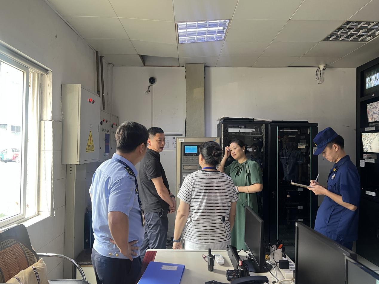 绷紧安全弦，喜迎国庆节——大关街路深刻钱江商城发展节前查抄