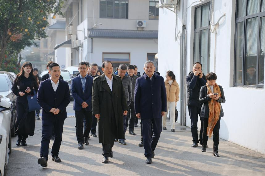 市政协党组副书记、副主席许明一行赴律威排解中心调研