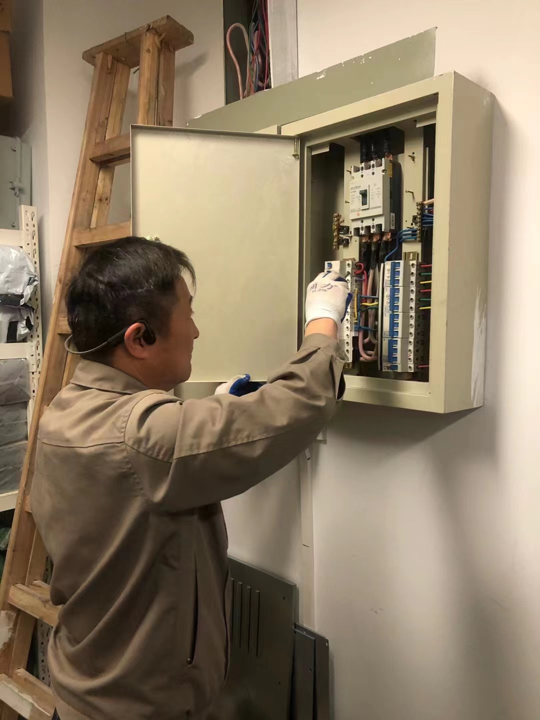 “严”字当头沉排查，杜绝隐患予心安——文创园发展电路平部署查工作