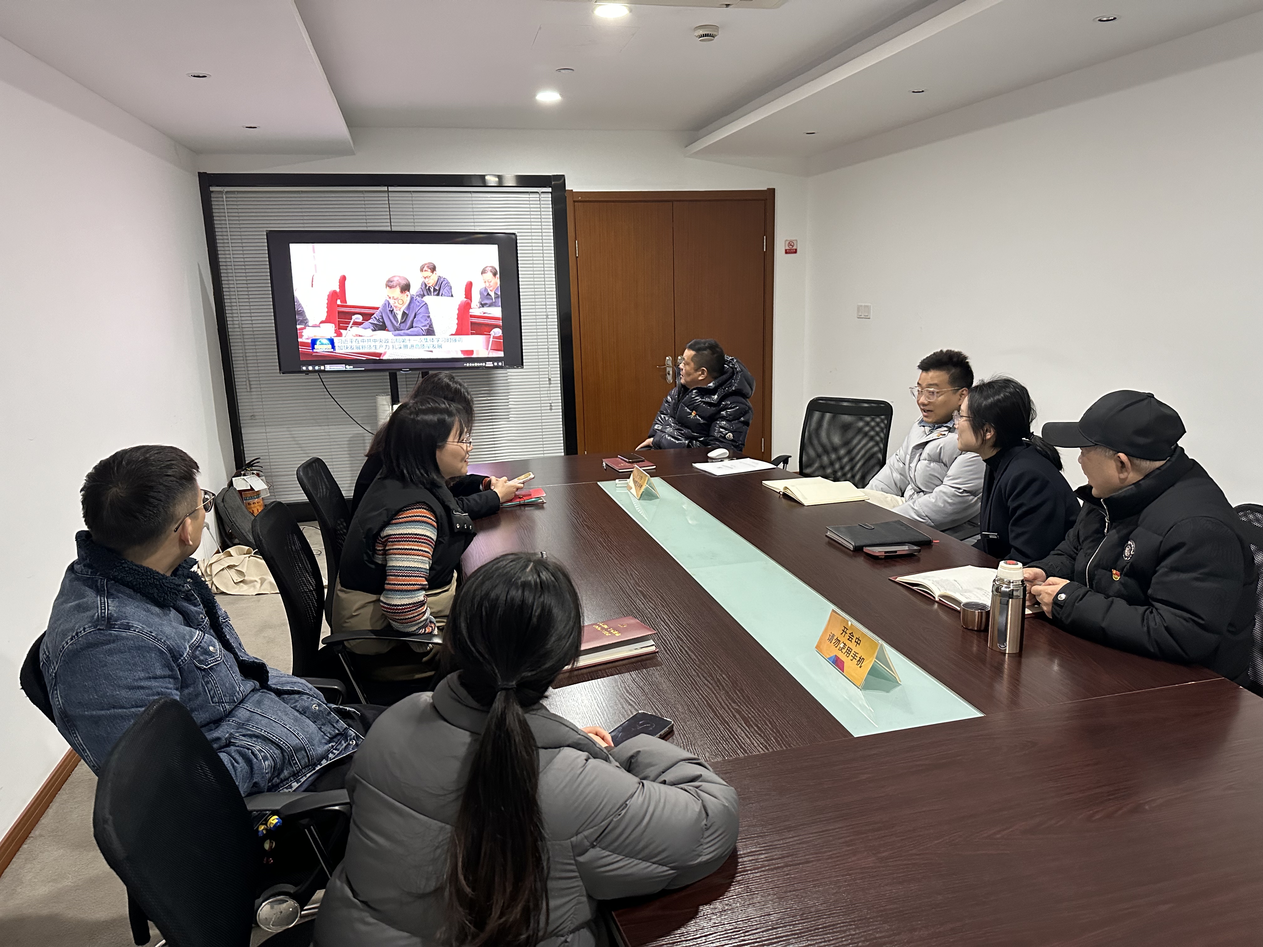 水晶城党支部发展2月党员固定活动