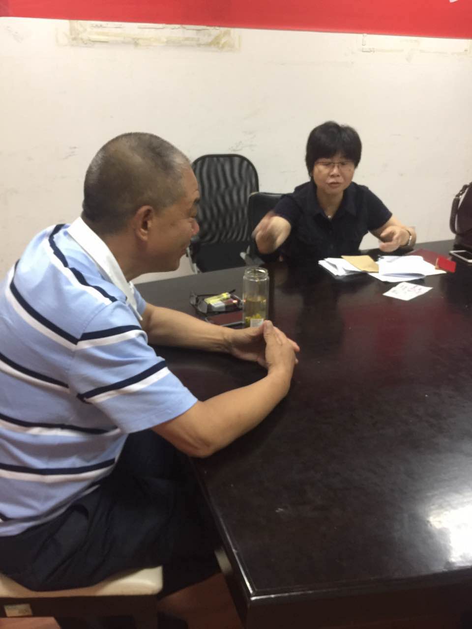 夸夸CQ9电子老村长 爱岗敬业的老党员