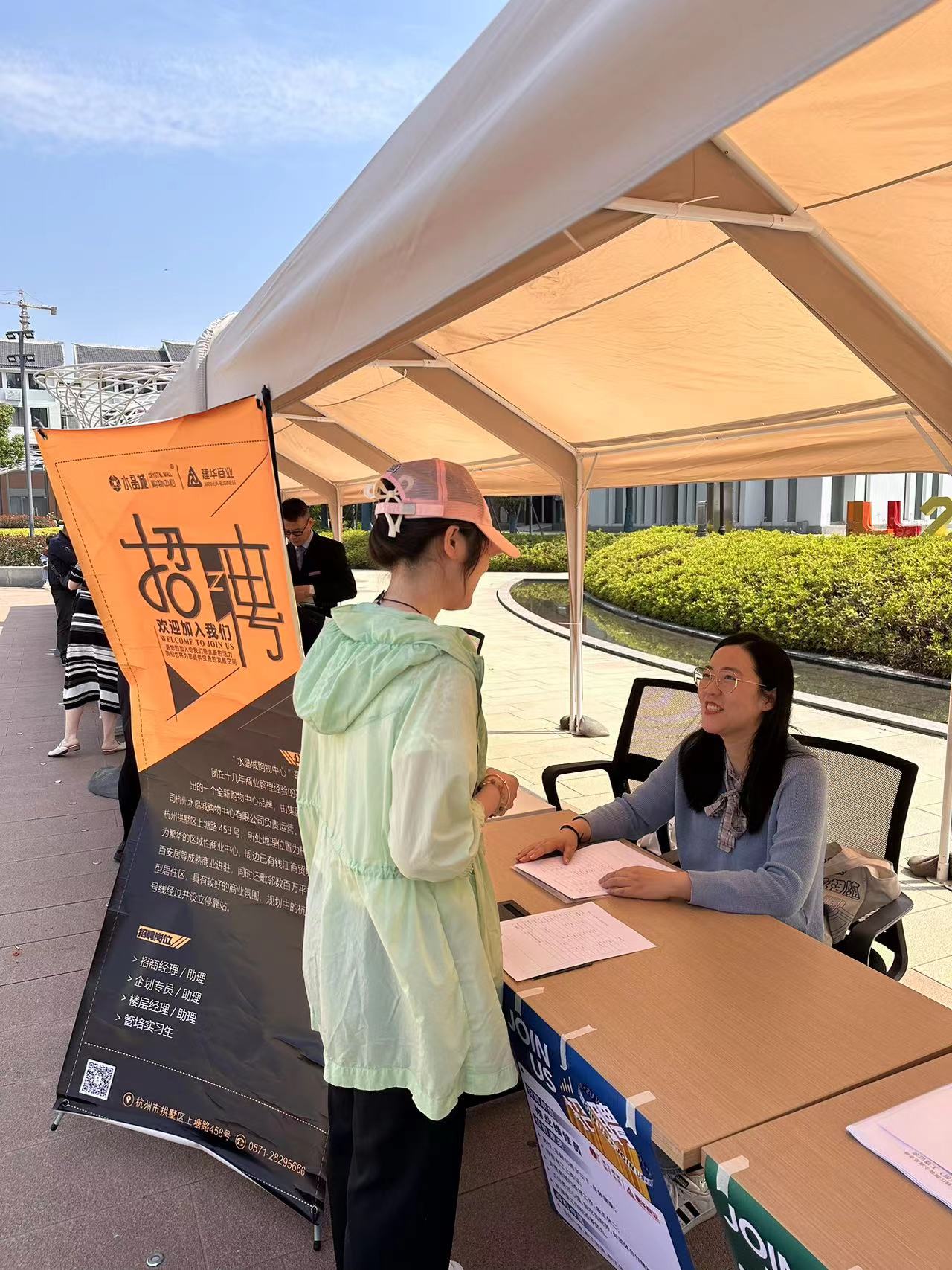 水晶城积极参与“春暖上塘，职等你来」匦聘会