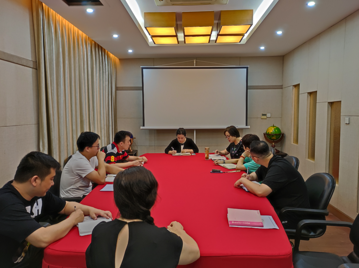   CQ9电子幼贷公司召开风险业务分析专题会议