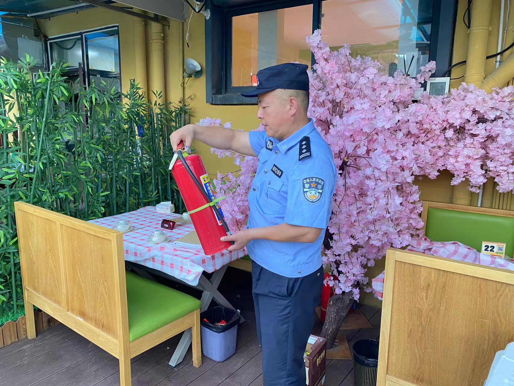 庐阳分局杏林派出所对庐阳CQ9电子文创园餐饮企业发展消防安全查抄