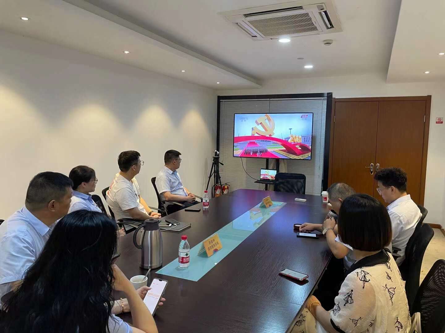 水晶城党支部组织发展“七一”活动