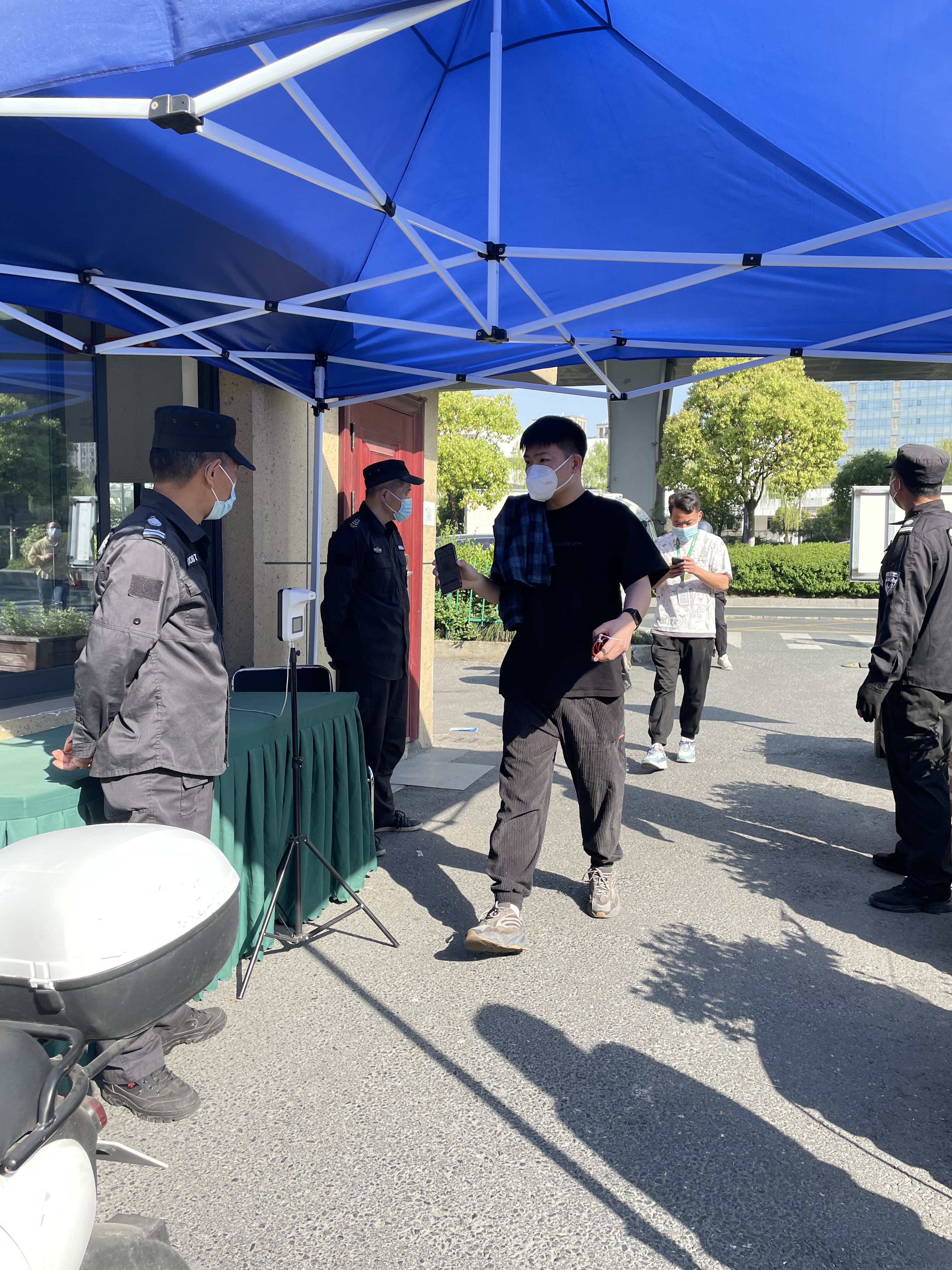 CQ9电子文创集团积极强化扫码核验工作