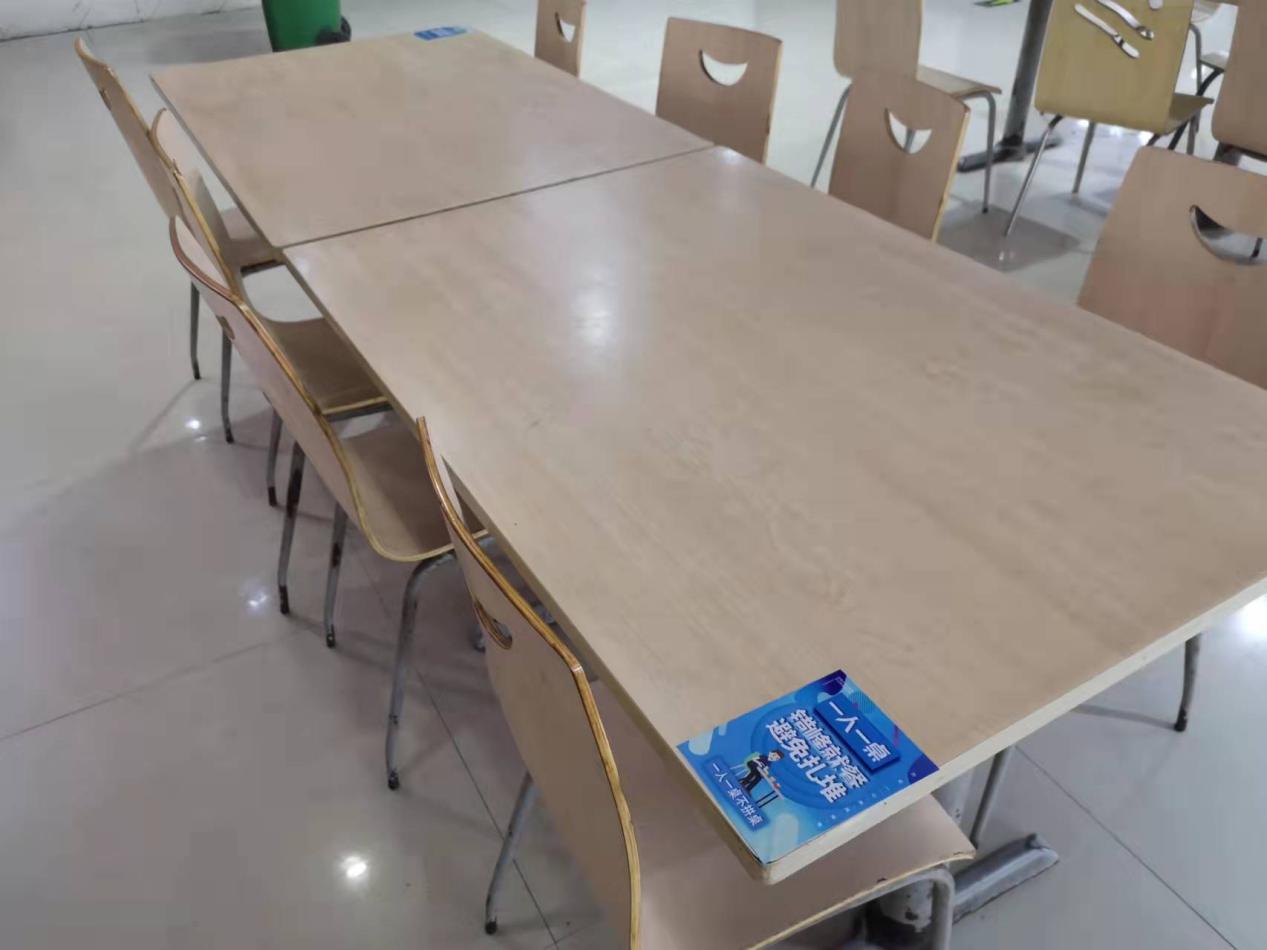 钱江商城选取隔桌用餐，顾客吃得安心安心舒心