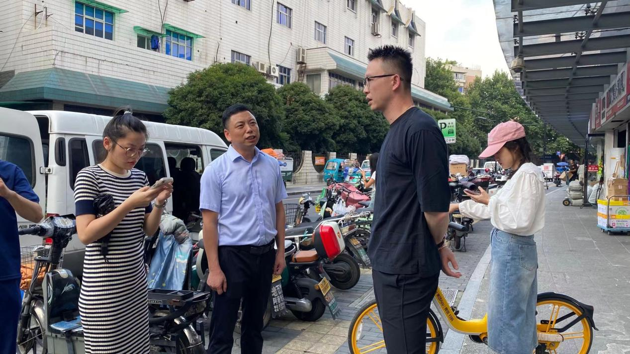 大关街路走访钱江商城查抄安全出产工作