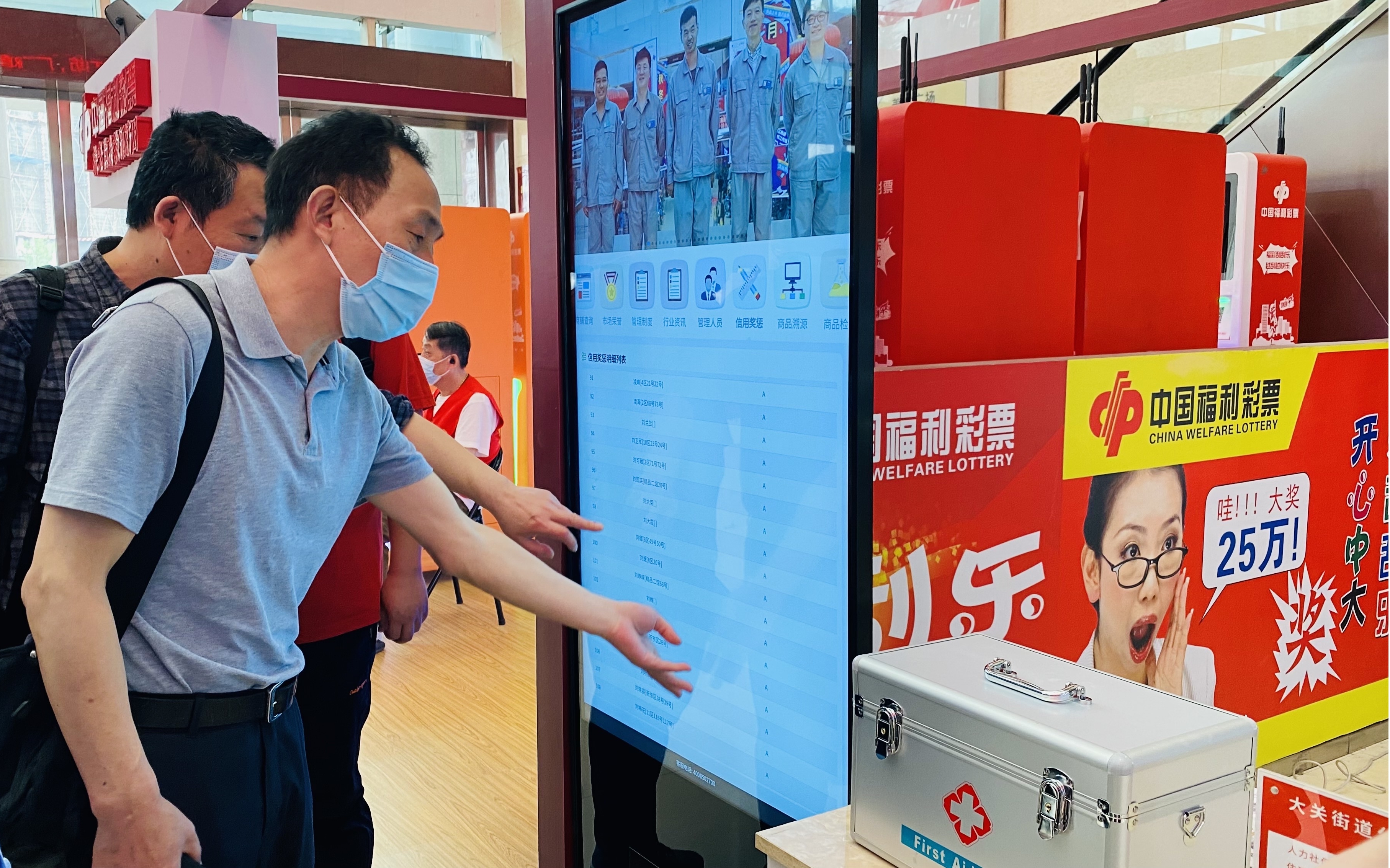 浙江省市场监管局查抄组光临钱江商城 验收“五化”市场创建工作