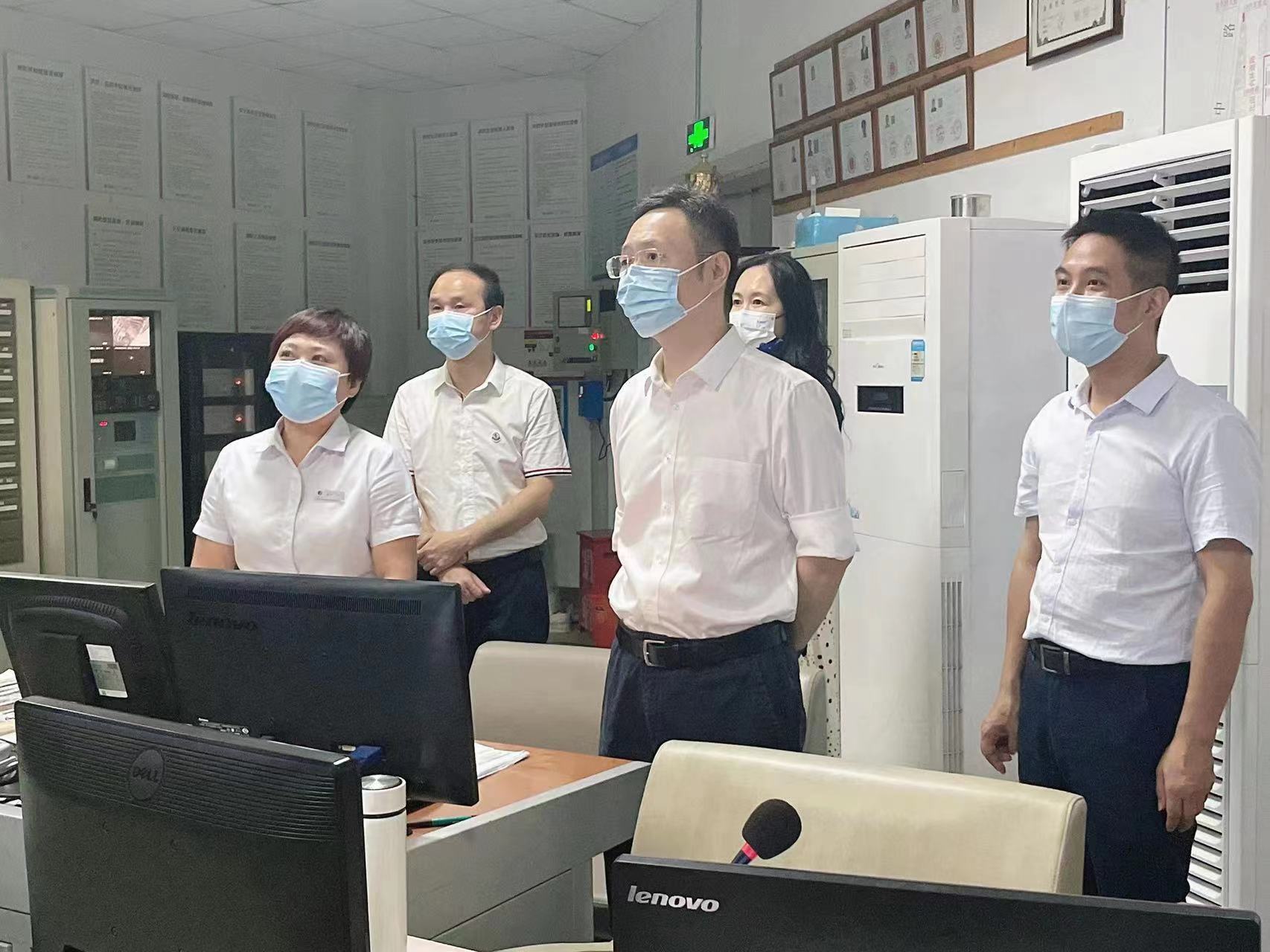 拱墅区副区长王涛光临水晶城查抄节前消防安全