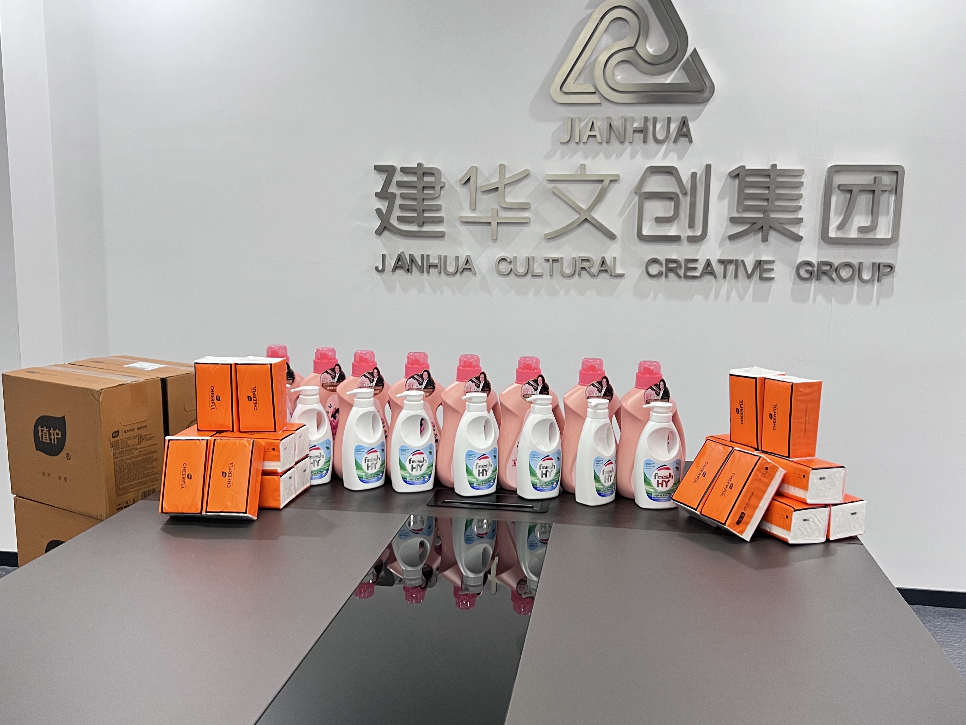 爱在春天，情暖三八——CQ9电子文创集团工会为女职工发放暖心福利