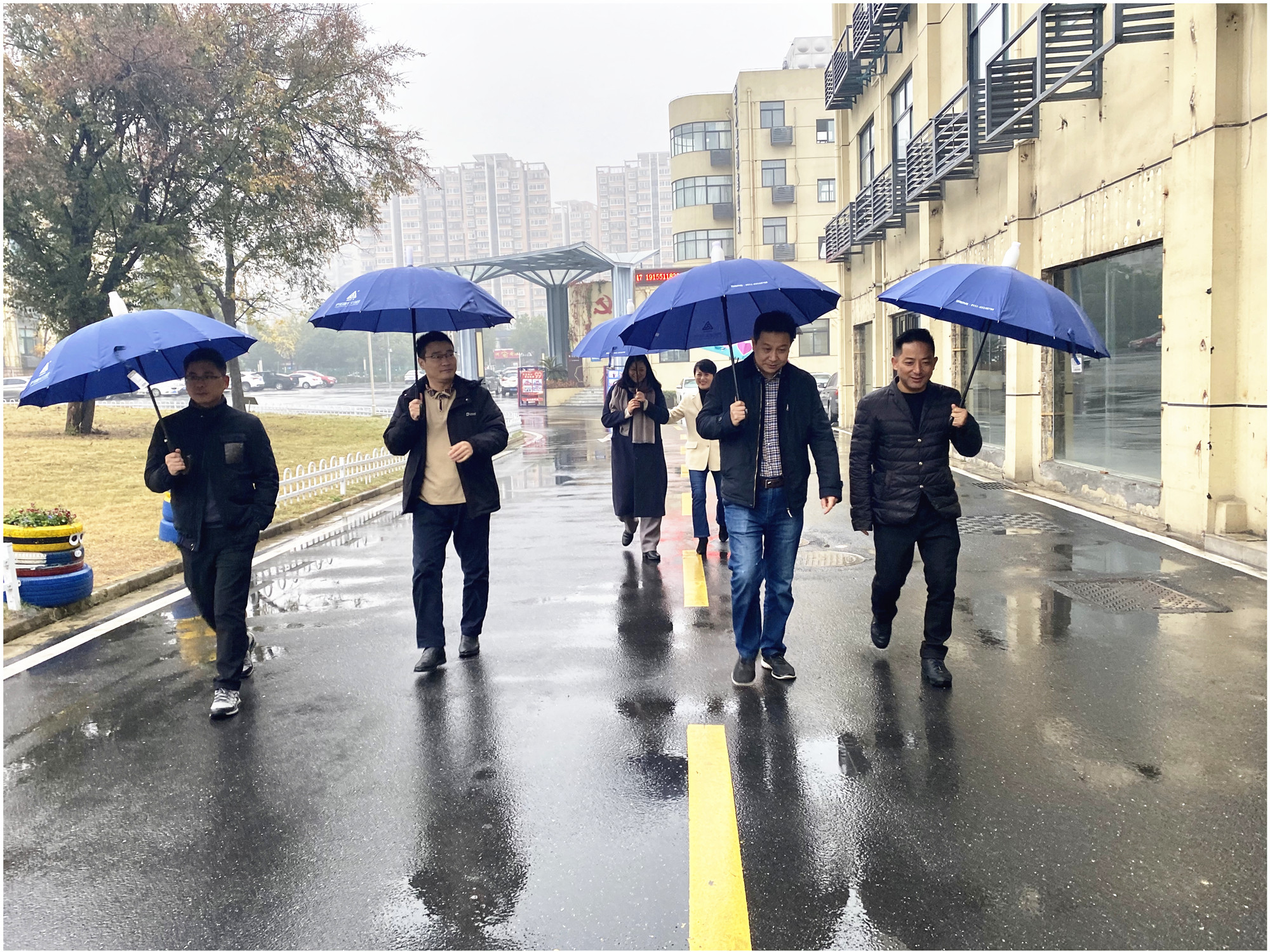 庐阳区总工会党组书记夏辉 光临庐阳CQ9电子文创园调研