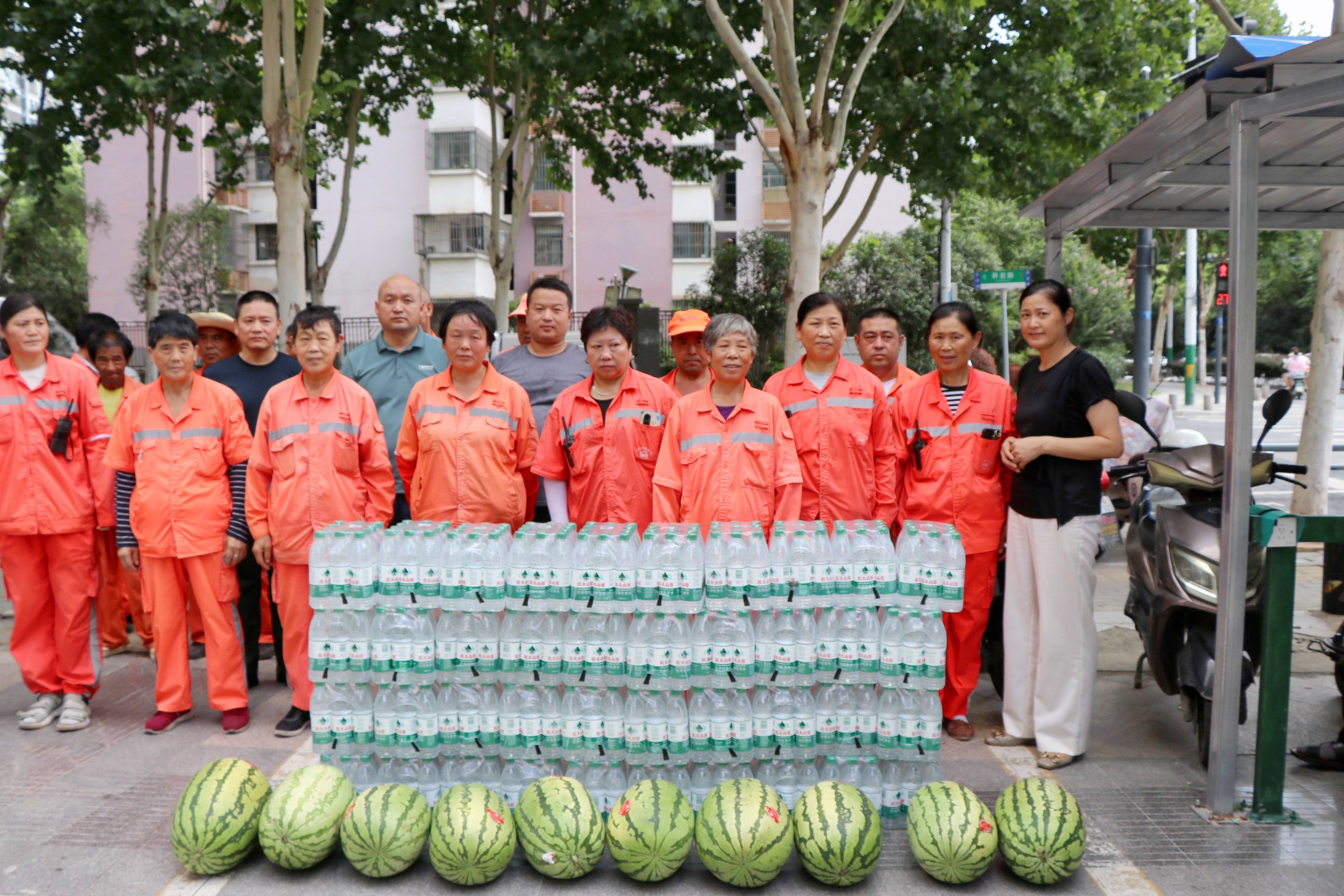  炎暑送清冷，关爱显担任——庐阳CQ9电子文创园携手爱心企业发展夏季送清冷活动