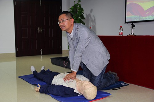 20131024CQ9电子文创园党支部进行应急救护知识培训 (2).jpg